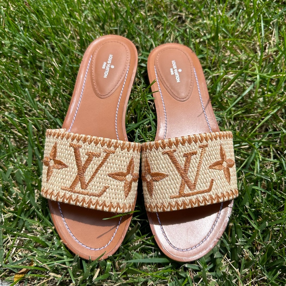 Louis Vuitton slides Size 39
